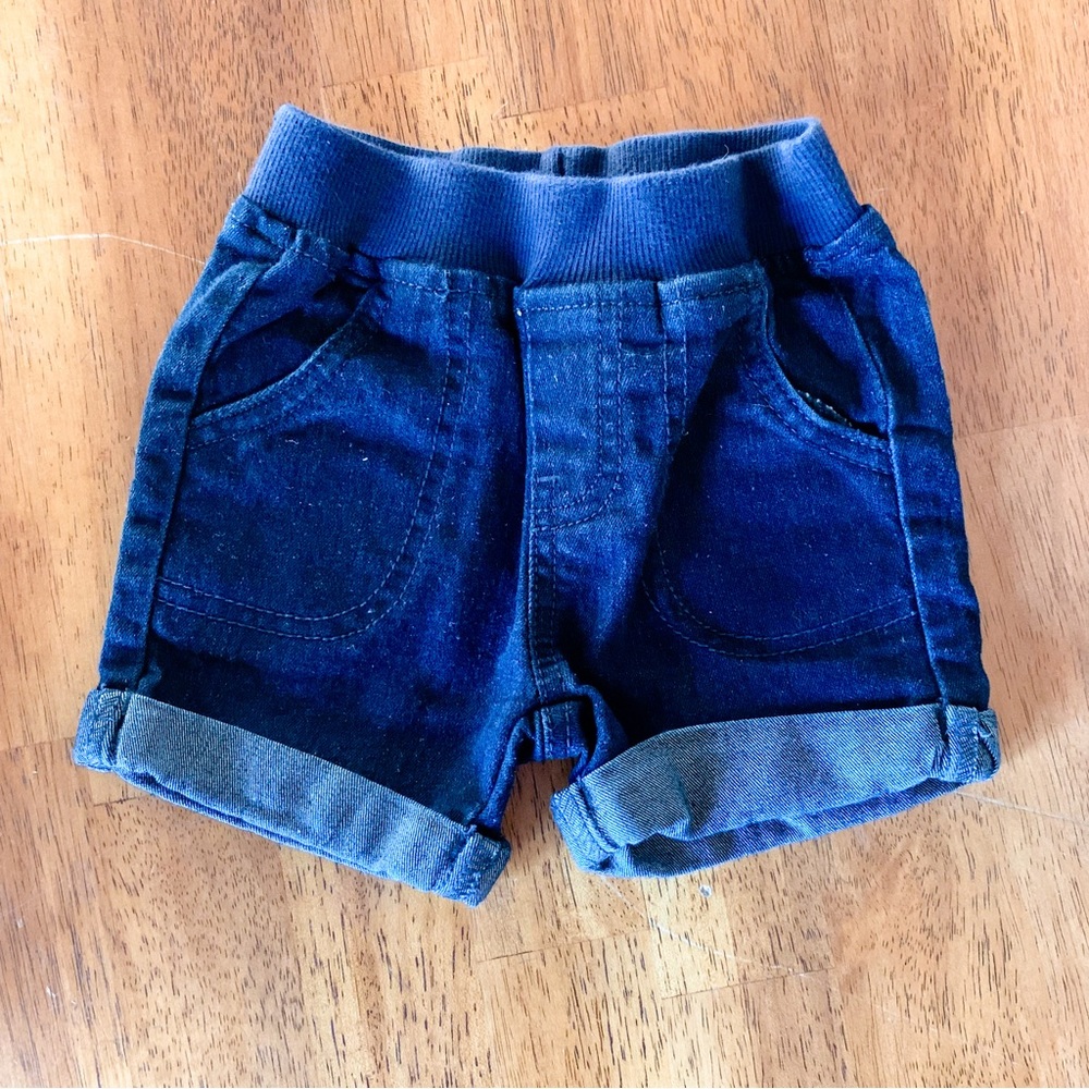 Tag • Denim Shorts